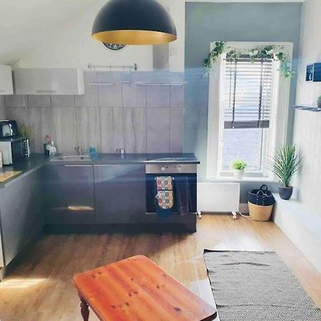 Cosy Top Floor Flat! Self Check-In & Free Parking Apartment Blackpool Exterior photo